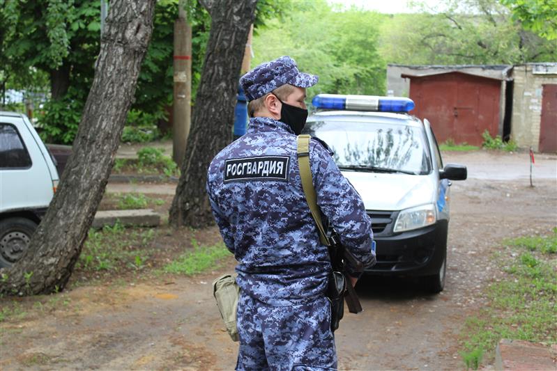 В Саратовской области сотрудники Росгвардии и полиции задержали подозреваемого в ограблении подростка