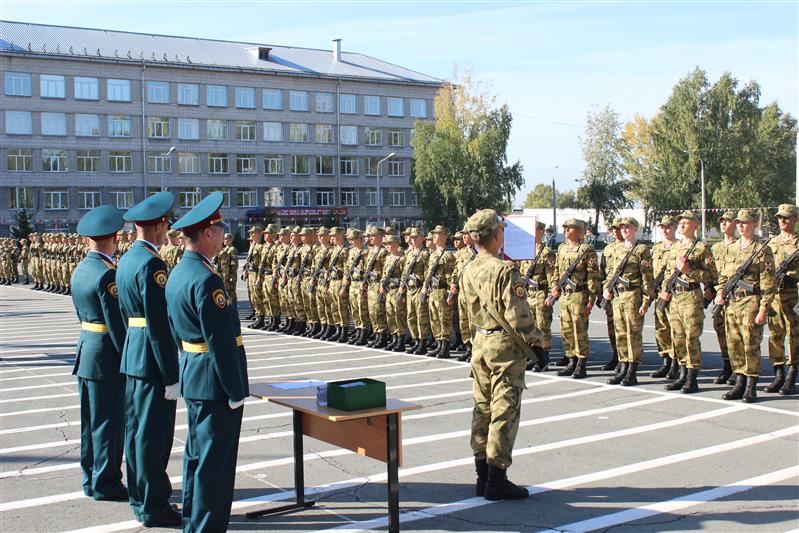 Курсанты первого курса Новосибирского военного института имени генерала армии И. К. Яковлева войск национальной гвардии Российской Федерации торжественно присягнули на верность своему Отечеству