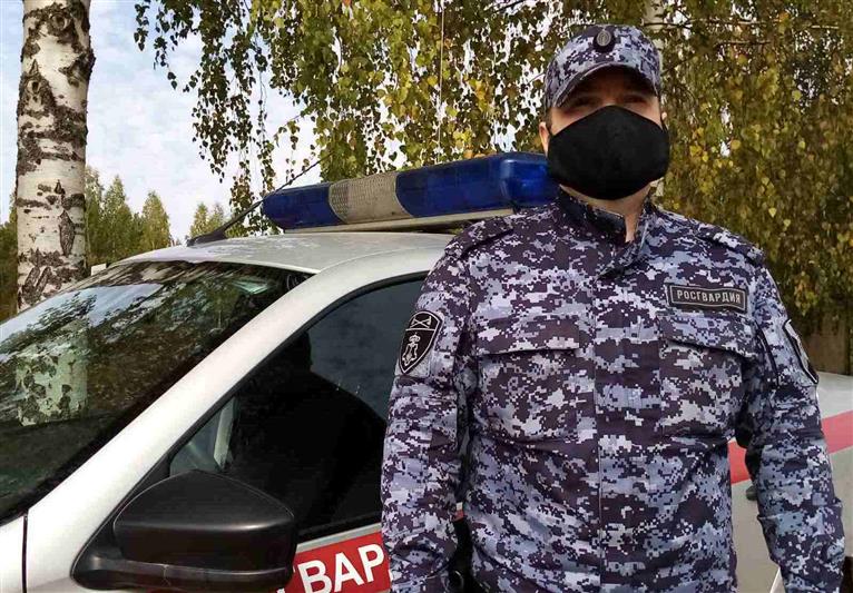 В Йошкар-Оле сотрудник Росгвардии оказал  помощь пострадавшему в ДТП
