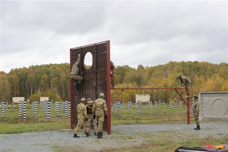 Военнослужащие отряда специального назначения «Ермак» провели для школьников занятия по высотной подготовке