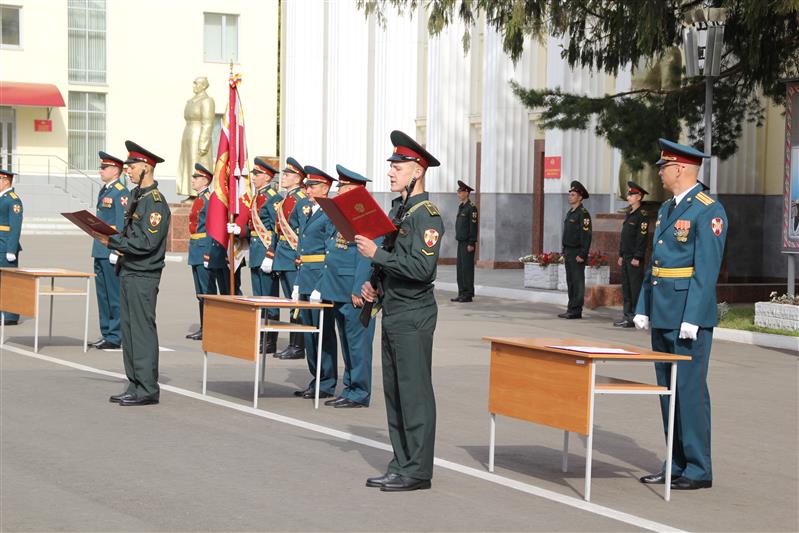 Курсанты Саратовского военного ордена Жукова Краснознаменного института войск национальной гвардии РФ приняли Военную присягу