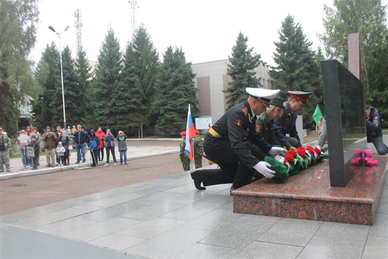 Военнослужащие Росгвардии приняли участие в открытии воинского мемориала в Омской области