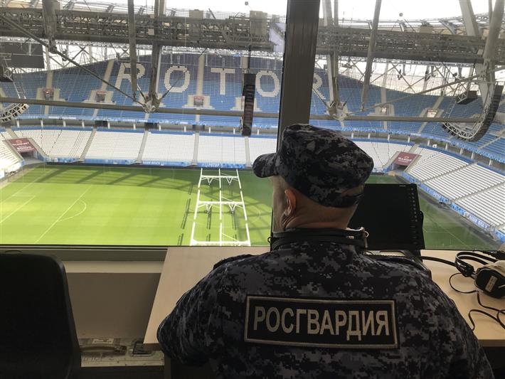  Росгвардия обеспечила правопорядок во время футбольного матча Российской премьер-лиги в Волгограде