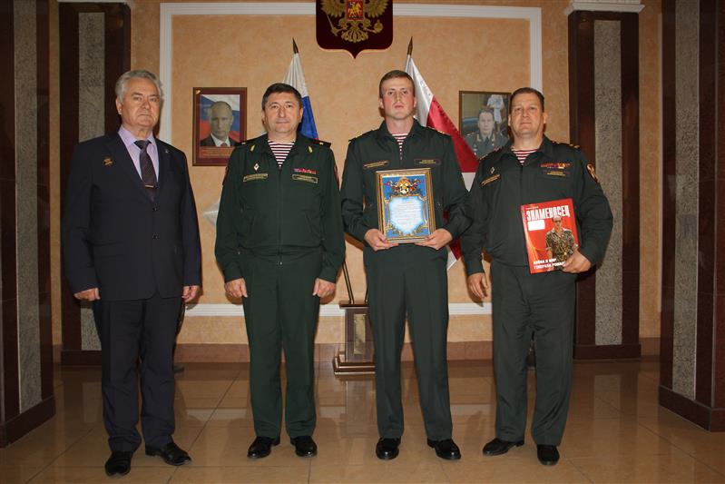 В Саратовском военном институте Росгвардии состоялось вручение стипендии имени Героя России генерал-полковника Анатолия Романова лучшему курсанту