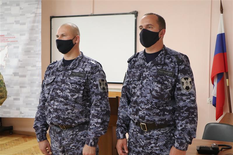 Сотрудники Росгвардии из Ленинградской области награждены нагрудными знаками «Отличник погранслужбы»