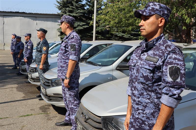 В Ставрополе росгвардейцы получили ключи  от новых служебных автомобилей