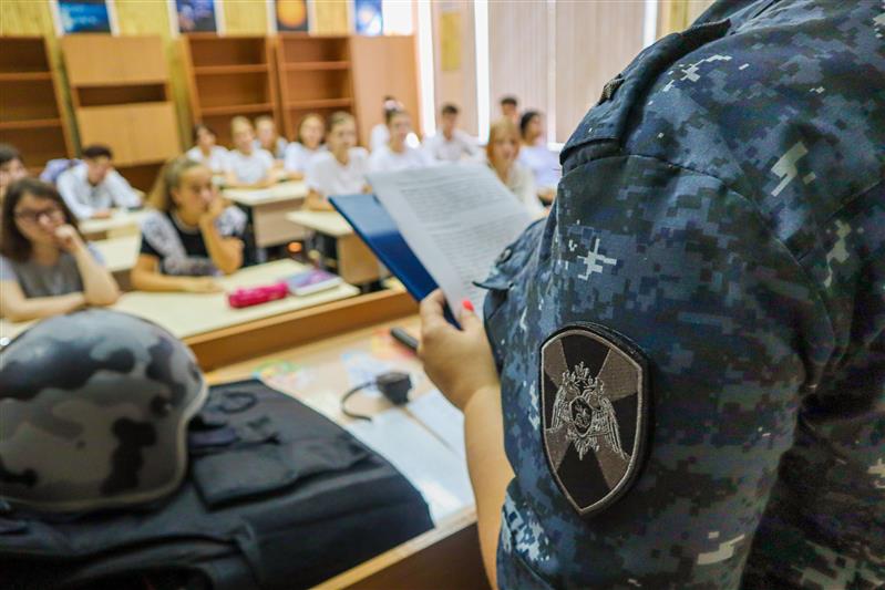 На Ставрополье росгвардейцы провели мероприятия ко Дню солидарности в борьбе с терроризмом