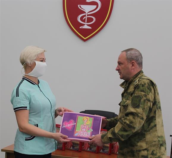 Командование 5-го военного клинического госпиталя Росгвардии поздравило детей военнослужащих и сотрудников с Днём знаний