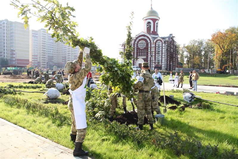 У строящегося главного храма Росгвардии прошла экологическая акция (фото)