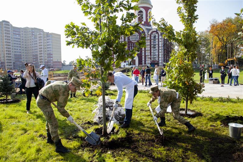 У строящегося главного храма Росгвардии прошла экологическая акция (фото)