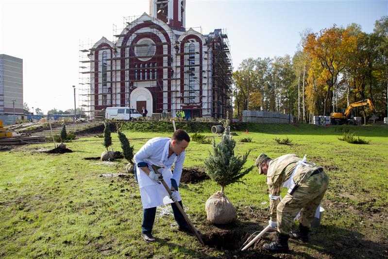 У строящегося главного храма Росгвардии прошла экологическая акция (фото)