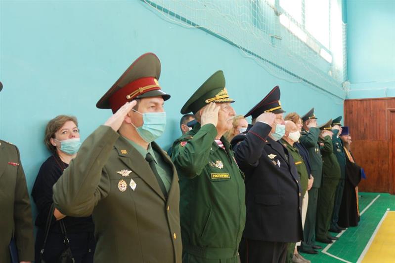 Представители Росгвардии поздравили с посвящением в кадеты воспитанников ведомственного учебного заведения в Екатеринбурге