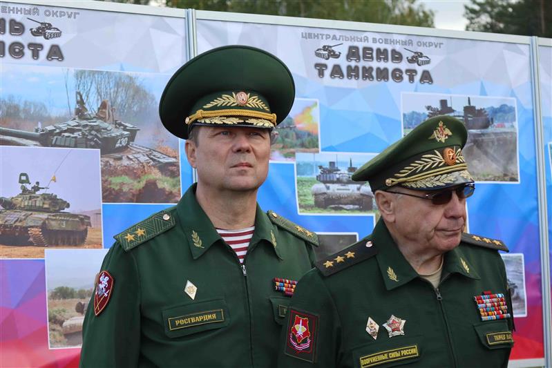 На Урале начальник штаба - первый заместитель командующего округом принял участие в праздничном мероприятии, посвященном Дню танкиста
