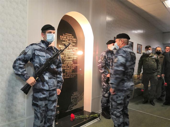 Волгоградские росгвардейцы почтили память коллег, погибших при выполнении служебного долга