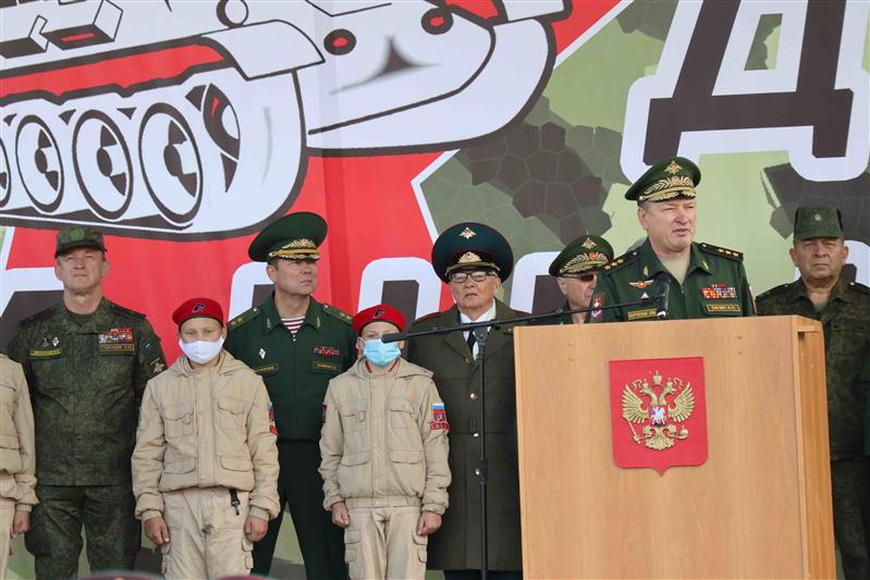 На Урале начальник штаба - первый заместитель командующего округом принял участие в праздничном мероприятии, посвященном Дню танкиста