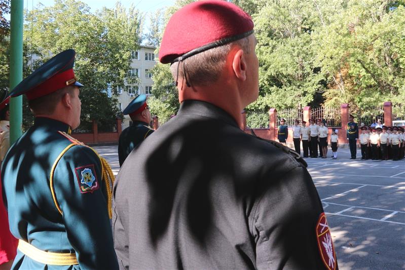 В Ростове-на-Дону офицеры спецподразделений Росгвардии поздравили кадетов с началом учебного года