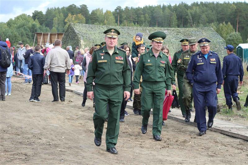 На Урале начальник штаба - первый заместитель командующего округом принял участие в праздничном мероприятии, посвященном Дню танкиста