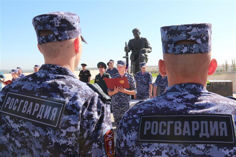 Росгвардейцы первыми приняли присягу на территории нового военно-исторического комплекса «Самбекские высоты» (фото, видео)