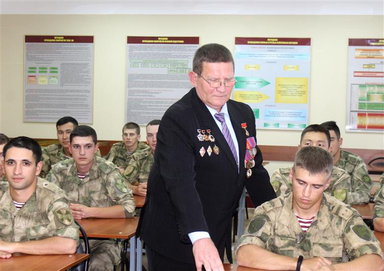 В соединении Южного округа началась служба выпускников военных вузов