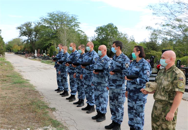 В Крыму бойцы ОМОН Росгвардии почтили память товарищей, погибших при исполнении служебного долга
