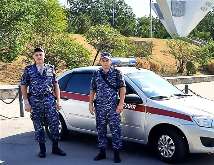 В Краснодаре росгвардейцы локализовали возгорание в припаркованном автомобиле