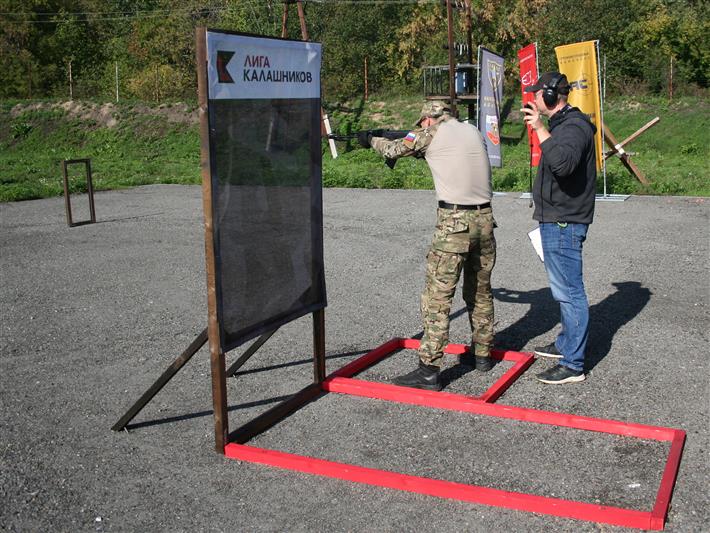 В Барнауле сотрудники спецназа Росгвардии приняли участие в соревнованиях по практической стрельбе