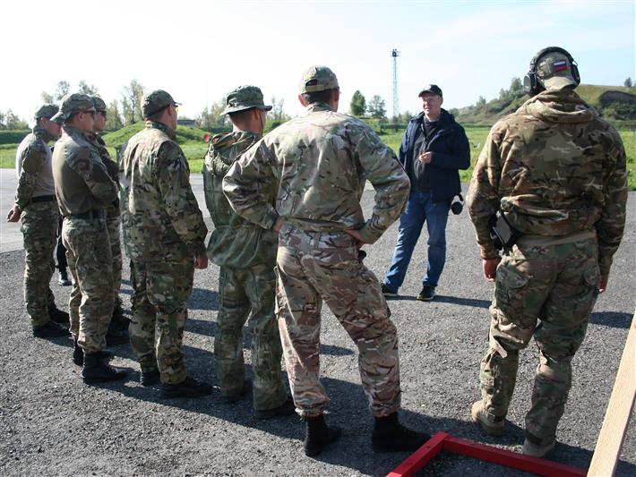 В Барнауле сотрудники спецназа Росгвардии приняли участие в соревнованиях по практической стрельбе
