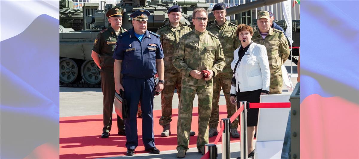 ДИРЕКТОР РОСГВАРДИИ ГЕНЕРАЛ АРМИИ ВИКТОР ЗОЛОТОВ ОЗНАКОМИЛСЯ С НОВЕЙШИМИ ОБРАЗЦАМИ ТЕХНИКИ И ВООРУЖЕНИЯ, ПРЕДНАЗНАЧЕННЫМИ ДЛЯ БОРЬБЫ С ТЕРРОРИЗМОМ