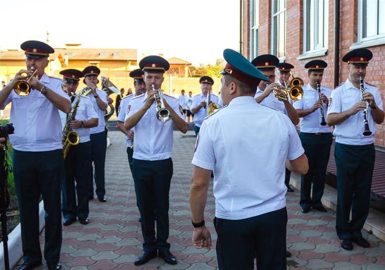 В Краснодаре увековечена память о военнослужащем войск правопорядка Герое России Александре Аверкиеве (видео)