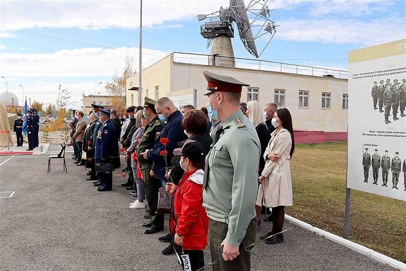 Офицер Росгвардии принял участие в церемонии открытия бюста Герою Советского Союза Герману Титову