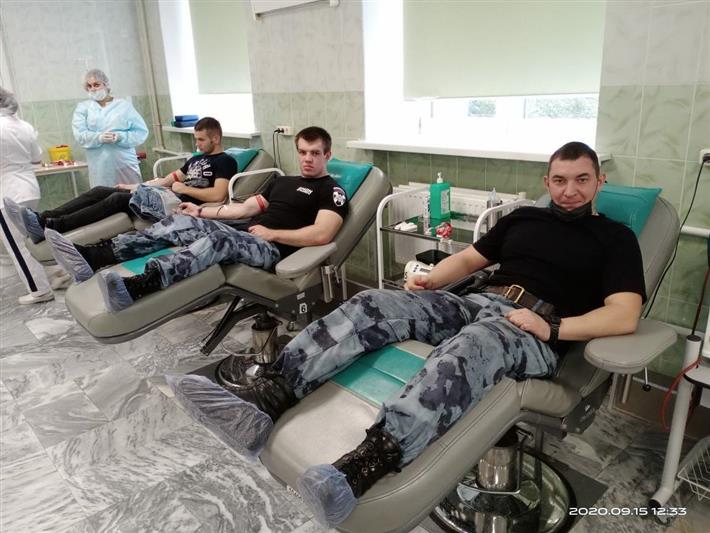 Сотрудники столичного ГУ Росгвардии приняли участие в безвозмездной сдаче крови