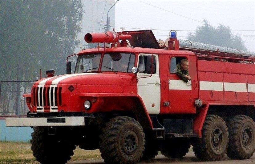 При содействии военнослужащих отряда спецназа Росгвардии ликвидирован пожар на складе хлебокомбината в Армавире