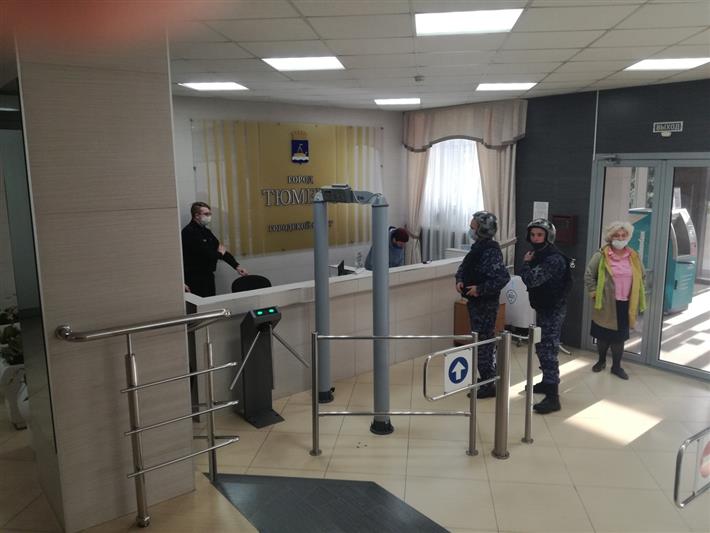 Росгвардейцы приняли участие в практической тренировке по антитеррористической защищённости горадминистрации Тюмени