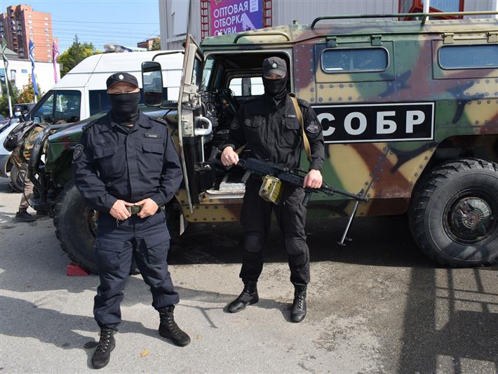 Командующий Сибирским округом Росгвардии посетил открытие выставки «Росгвардия. Всегда на страже» в Иркутске
