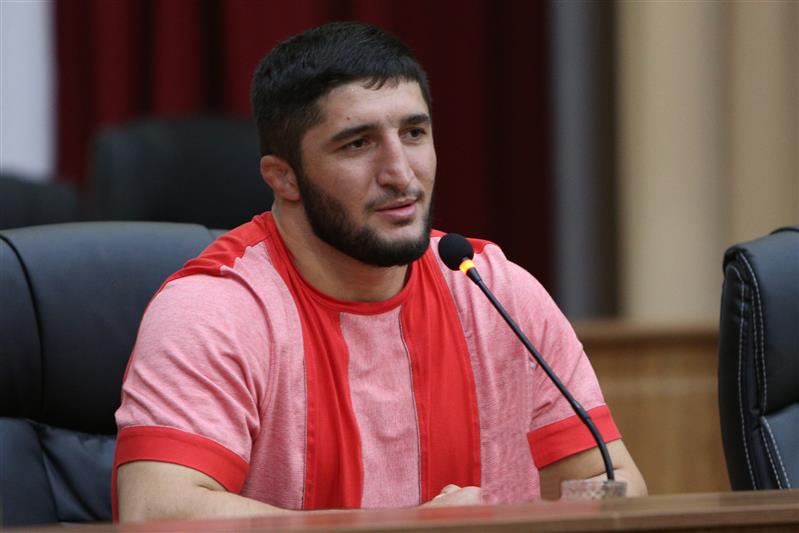 Олимпийский чемпион Абдулрашид Садулаев назначен инструктором по спорту Северо-Кавказского округа Росгвардии
