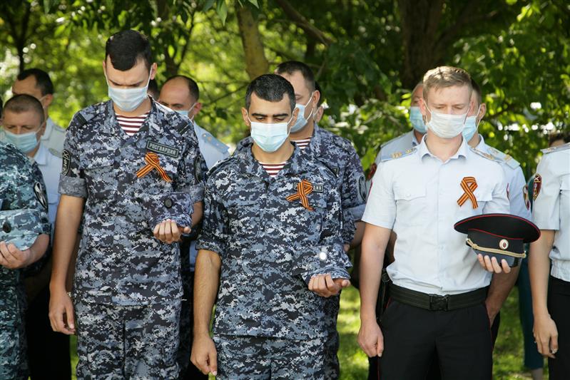 В Краснодарском крае росгвардейцы приняли участие в церемонии перезахоронения останков советских воинов