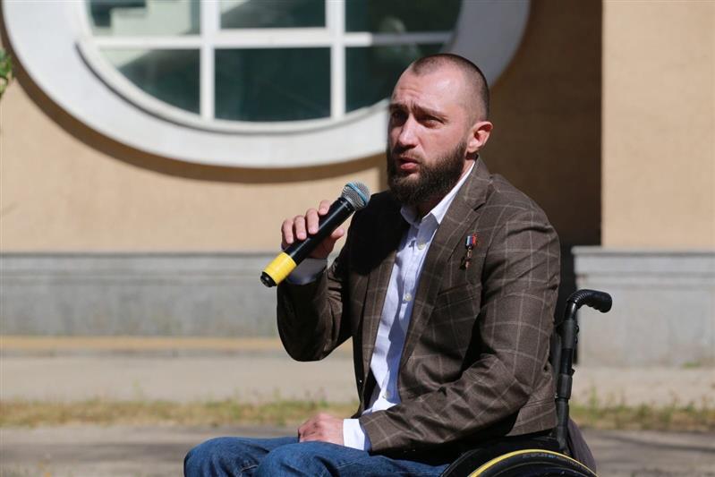 Ветеран белгородского ОМОН Герой России Вячеслав Воробьёв  принял участие в открытии фотовыставки в честь 75-летия Победы