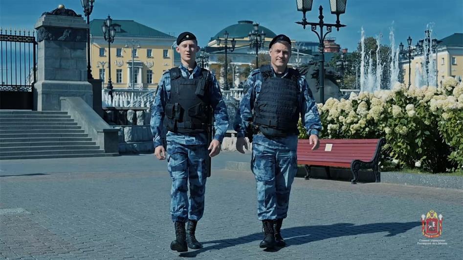 Сотрудники столичного главка Росгвардии поздравляют москвичей с Днем города (Видео)