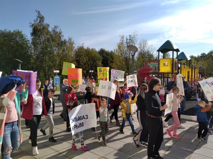 В Москве росгвардейцы приняли участие в празднике творчества в реабилитационном центре для детей с пороками сердца
