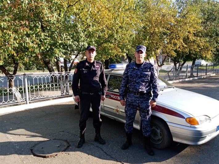 Росгвардейцы вернули родителям 3-летнего мальчика, потерявшегося в одном из омских парков 