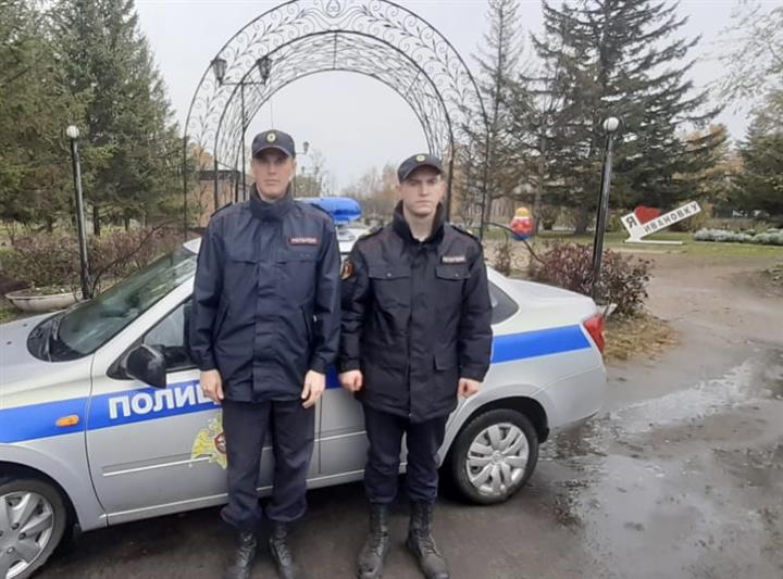 В Амурской области сотрудники Росгвардии спасли семью на пожаре