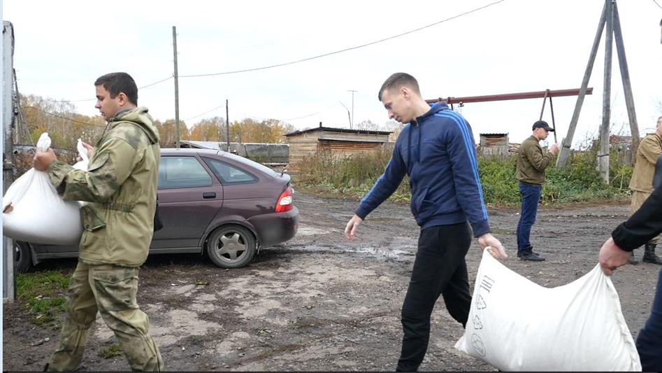 В Томской области росгвардейцы оказали помощь приюту для бездомных животных