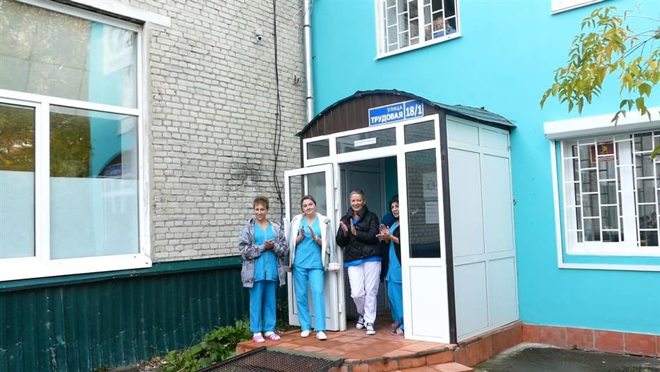 В Томской области росгвардейцы поздравили граждан преклонного возраста музыкальным флешмобом 