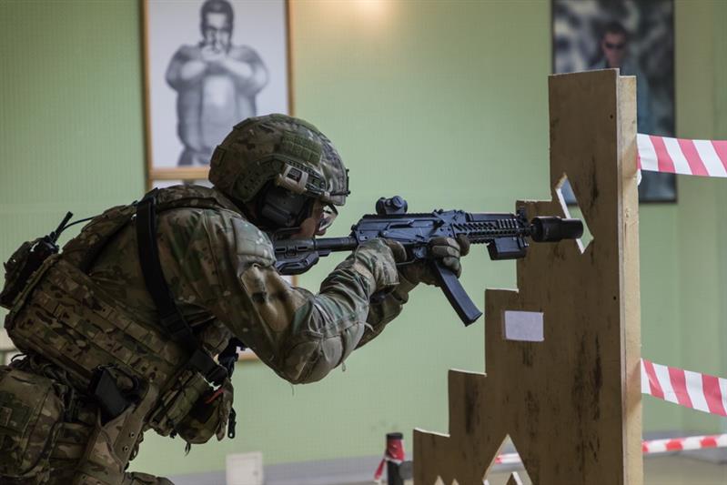 Спецназовцы Росгвардии завоевали призовые места на соревнованиях по стрельбе, посвященных 30-летию отряда «Алмаз» (фото)