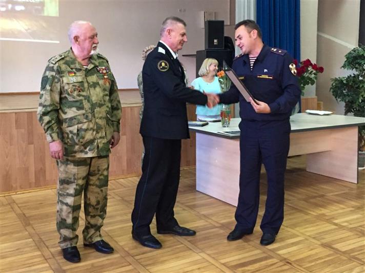 На Северном Кавказе росгвардейцы поздравили работников образования с профессиональным праздником