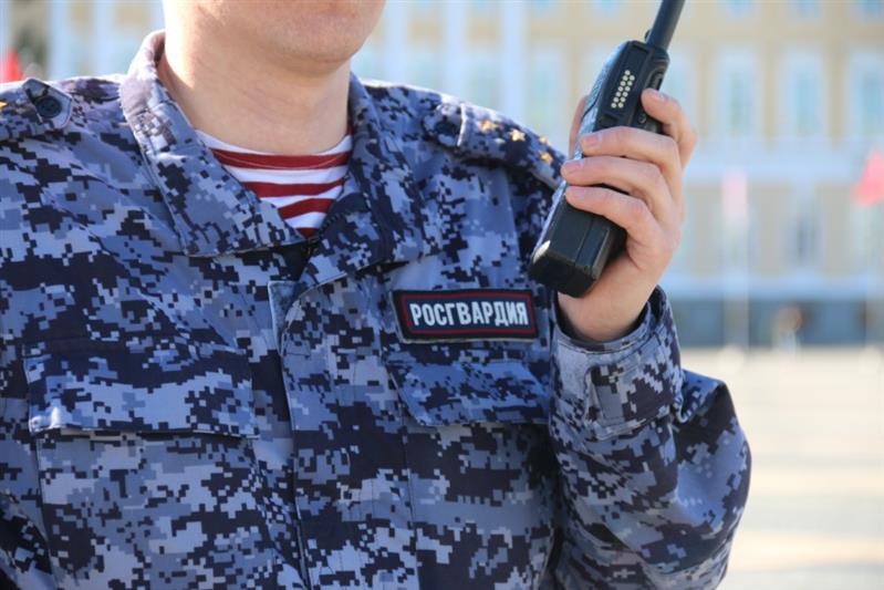 Росгвардейцы оказали доврачебную помощь череповчанину, пострадавшему в драке, и задержали напавших на него мужчин