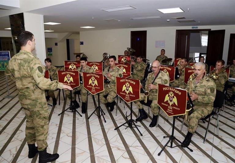  Оркестр Росгвардии выступил на открытии мультимедийной выставки в Махачкале