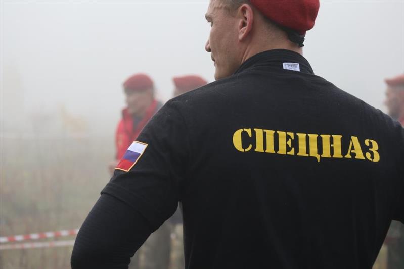 Командующий Уральским округом Росгвардии поздравил военнослужащих, ставших обладателями краповых беретов (видео)
