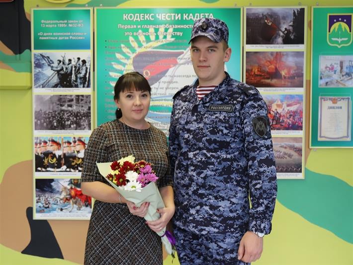 Росгвардейцы Уральского округа поздравили с профессиональным праздником учителей подшефных учреждений 