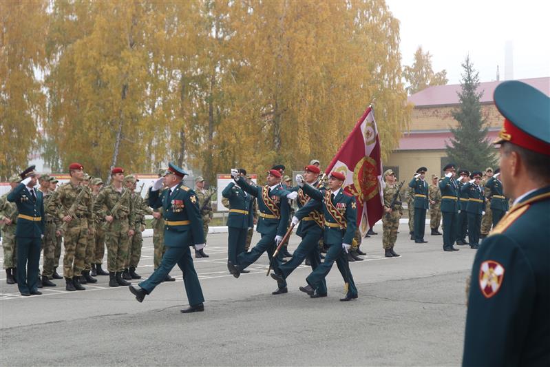 Боевое знамя нового образца вручено отряду спецназа «Оберег» Росгвардии (видео)